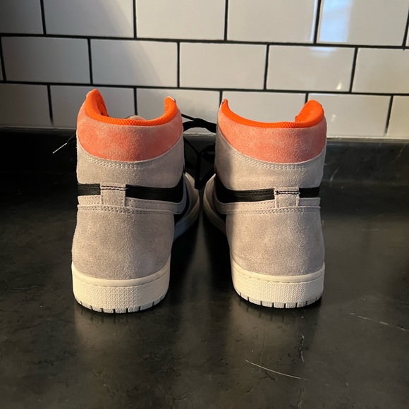Jordan 1 Retro High “Neutral Grey Hyper Crimson” - Picture 3 of 8